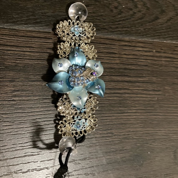 Beautiful hair band - Picture 2 of 3